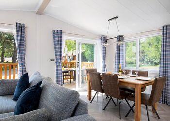 Deluxe 4 Lodge with parking, ensuite, decking & hot tub - Cayton Bay, Cayton Bay, Scarborough