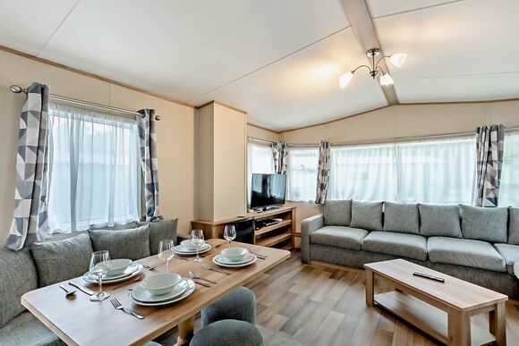 Gold Caravan with decking - Cayton Bay, Cayton Bay, Scarborough