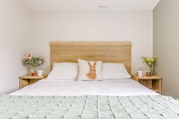 Silver Caravan with decking - Cayton Bay, Cayton Bay, Scarborough