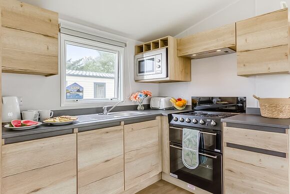 Silver Caravan with parking - Cayton Bay, Cayton Bay, Scarborough