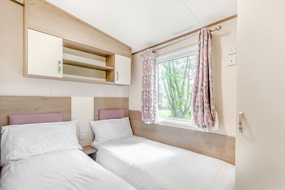 Silver Caravan 8 P, Silver 3 Bedroom Caravan, Sleeps 8 - Cayton Bay, Cayton Bay, Scarborough
