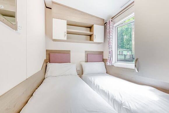 Silver Caravan with ensuite - Cayton Bay, Cayton Bay, Scarborough