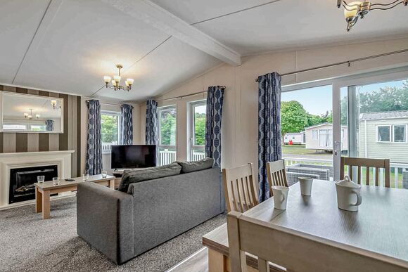 Deluxe 2 Bedroom Lodge, Sleeps 4. Ensuite, decking - Cayton Bay, Cayton Bay, Scarborough