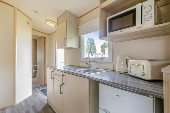 Bronze 2 Bedroom Caravan, Sleeps 4 - Coopers Beach, Mersea Island, Colchester