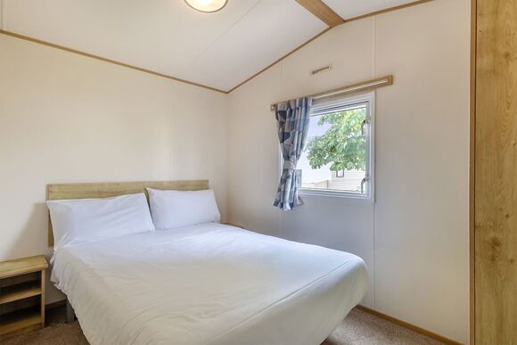 Bronze 2 Bedroom Caravan, Sleeps 4 - Coopers Beach, Mersea Island, Colchester
