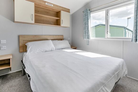 Bronze 2 Bedroom Caravan, Sleeps 6 - Coopers Beach, Mersea Island, Colchester