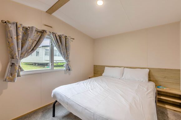 Gold 2 Bedroom Caravan, Sleeps 4 - Coopers Beach, Mersea Island, Colchester