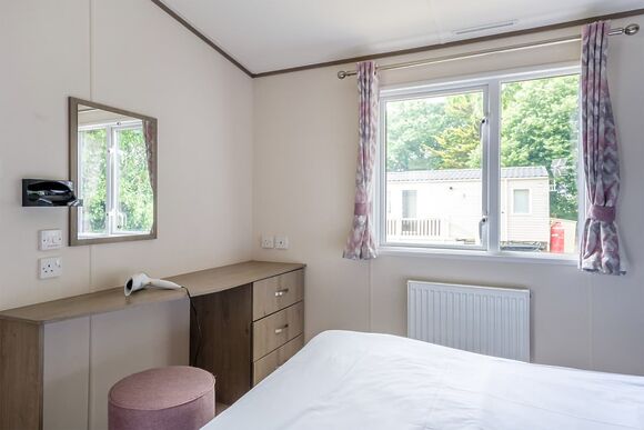 Gold 2 Bedroom Caravan, Sleeps 6 - Coopers Beach, Mersea Island, Colchester