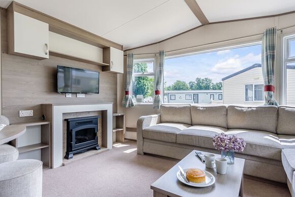 Gold Caravan with parking & decking 6 - Coopers Beach, Mersea Island, Colchester