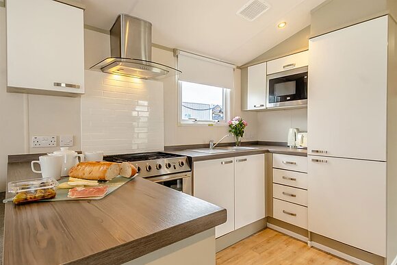 Gold 3 Caravan slps 8 parking, decking P - Coopers Beach, Mersea Island, Colchester