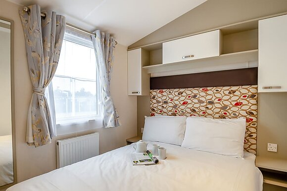 Gold 3 Caravan slps 8 parking, decking P - Coopers Beach, Mersea Island, Colchester