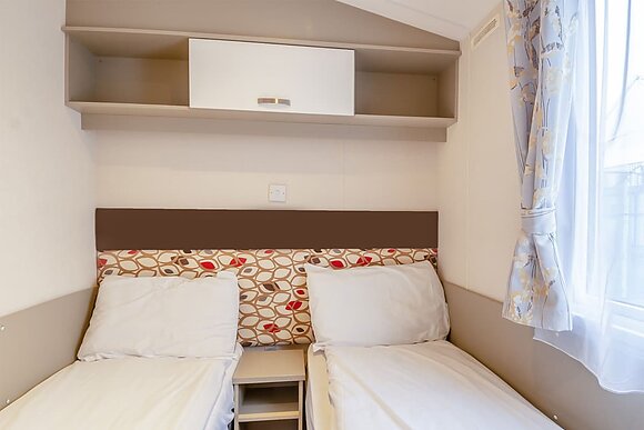 Gold 3 Caravan slps 8 parking, decking P - Coopers Beach, Mersea Island, Colchester