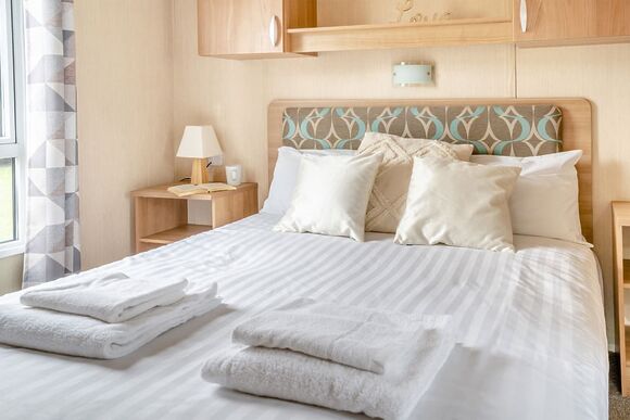 Gold Premium Caravan with parking & decking 6 - Coopers Beach, Mersea Island, Colchester