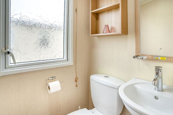 Gold Premium Caravan with parking & decking 6 - Coopers Beach, Mersea Island, Colchester