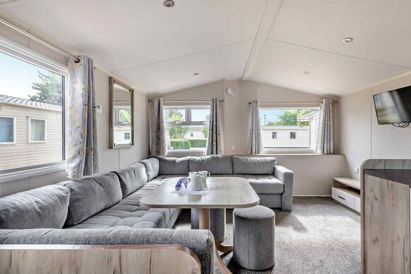 Silver Caravan with decking 6 P - Coopers Beach, Mersea Island, Colchester