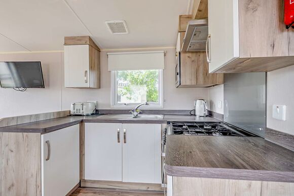 Silver Caravan with decking 6 P - Coopers Beach, Mersea Island, Colchester