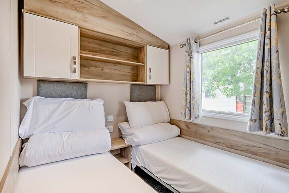 Silver Caravan with decking 6 P - Coopers Beach, Mersea Island, Colchester