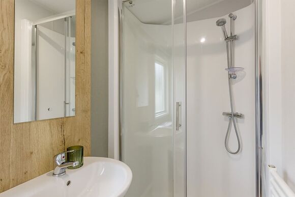 Silver Caravan with parking 6 - Coopers Beach, Mersea Island, Colchester