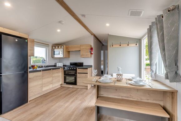 Silver 3 Bedroom Caravan, Sleeps 8, Silver 3 Bedroom Caravan, Sleeps 8 P - Coopers Beach, Mersea Island, Colchester