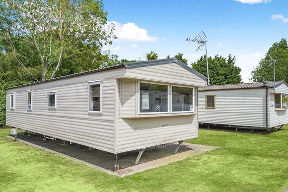 Silver Caravan with decking 6 P, Silver Caravan with decking 6 - Cresswell Towers, Cresswell, Morpeth