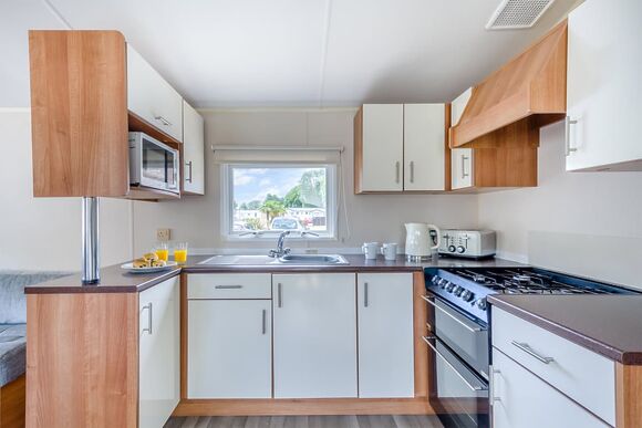 Silver Caravan with decking 6 P, Silver Caravan with decking 6 - Cresswell Towers, Cresswell, Morpeth