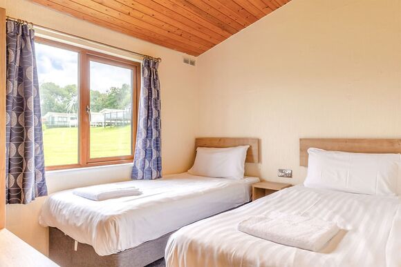Deluxe Lodge with parking, ensuite & decking 8 - Crimdon Dene, North Hartlepool