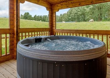 Dorset Threshold - Peckmoor Farm Lodges, Crewkerne