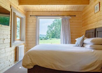 Dorset Threshold - Peckmoor Farm Lodges, Crewkerne