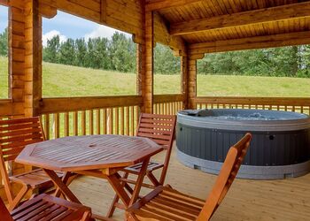 Two Hoots - Peckmoor Farm Lodges, Crewkerne