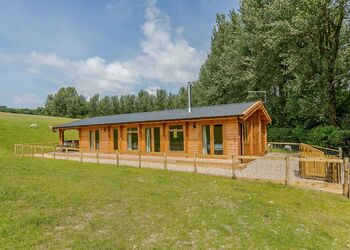 Two Hoots - Peckmoor Farm Lodges, Crewkerne