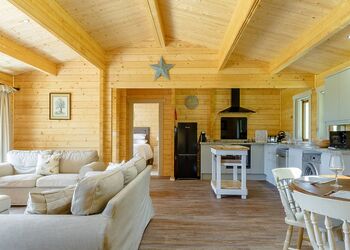 Two Hoots - Peckmoor Farm Lodges, Crewkerne