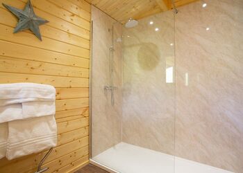 Two Hoots - Peckmoor Farm Lodges, Crewkerne