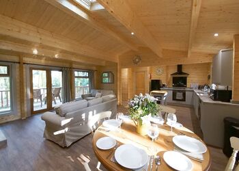 Woodland Retreat - Peckmoor Farm Lodges, Crewkerne