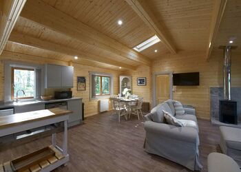 Woodland Retreat - Peckmoor Farm Lodges, Crewkerne