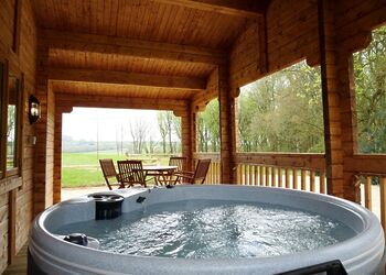 The Old Oak Tree - Peckmoor Farm Lodges, Crewkerne