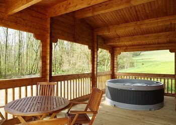 The Old Oak Tree - Peckmoor Farm Lodges, Crewkerne