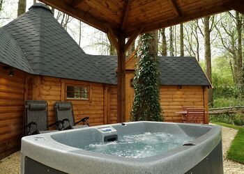 Quackers - Peckmoor Farm Lodges, Crewkerne