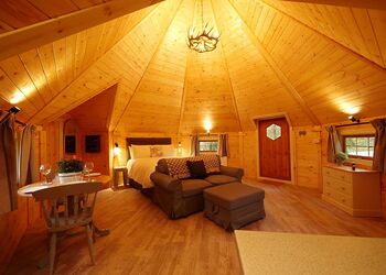 Quackers - Peckmoor Farm Lodges, Crewkerne