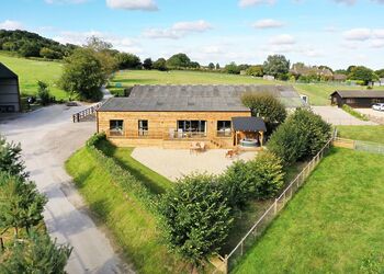 The Old Tack Room - Peckmoor Farm Lodges, Crewkerne