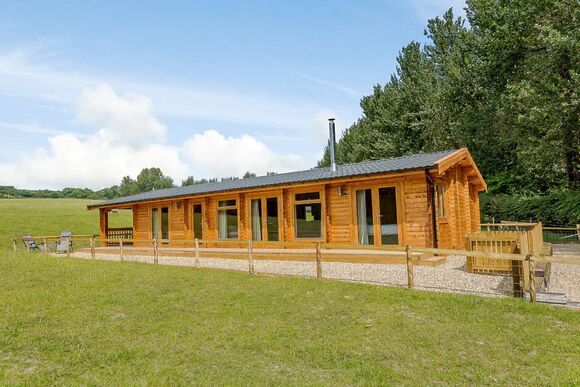 Dorset Threshold - Peckmoor Farm Lodges, Crewkerne