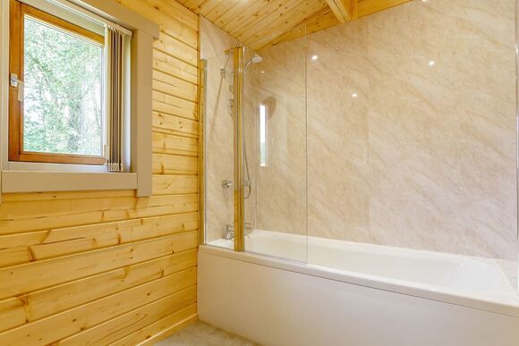 Dorset Threshold - Peckmoor Farm Lodges, Crewkerne