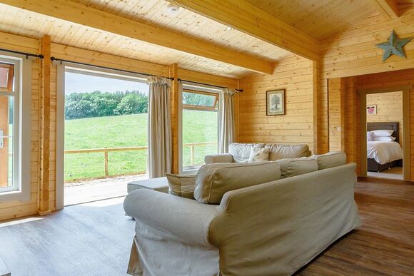 Two Hoots - Peckmoor Farm Lodges, Crewkerne