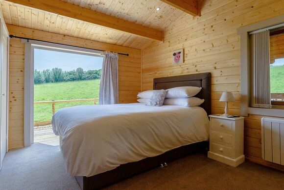 Two Hoots - Peckmoor Farm Lodges, Crewkerne