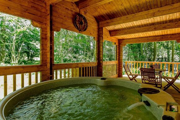 Woodland Retreat - Peckmoor Farm Lodges, Crewkerne