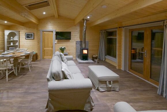 Woodland Retreat - Peckmoor Farm Lodges, Crewkerne