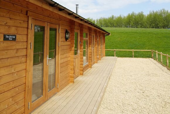 The Old Oak Tree - Peckmoor Farm Lodges, Crewkerne