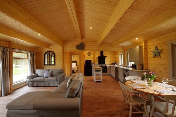 The Old Oak Tree - Peckmoor Farm Lodges, Crewkerne