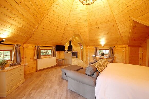 Quackers - Peckmoor Farm Lodges, Crewkerne