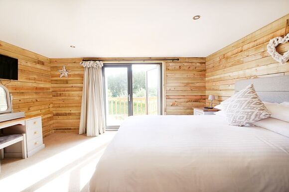 The Old Tack Room - Peckmoor Farm Lodges, Crewkerne