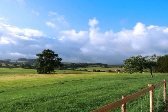 Stable Lodge - Peckmoor Farm Lodges, Crewkerne
